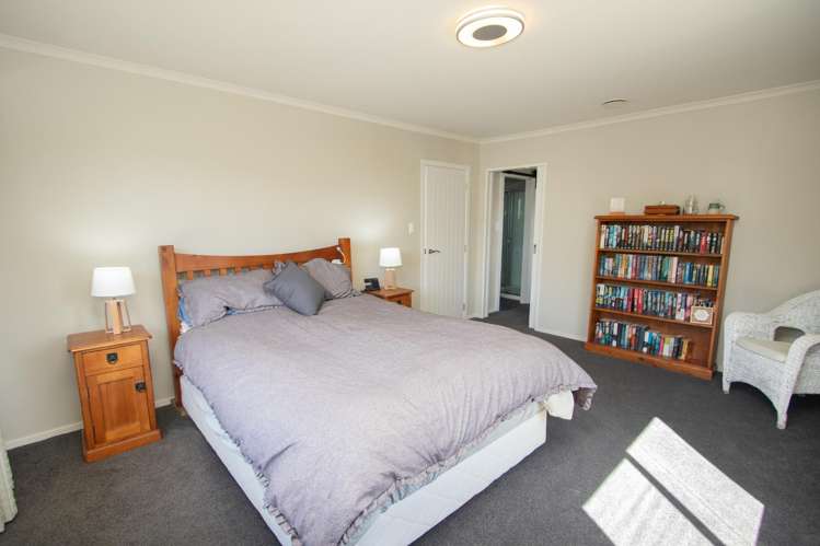 175 Middle Road Allenton_19