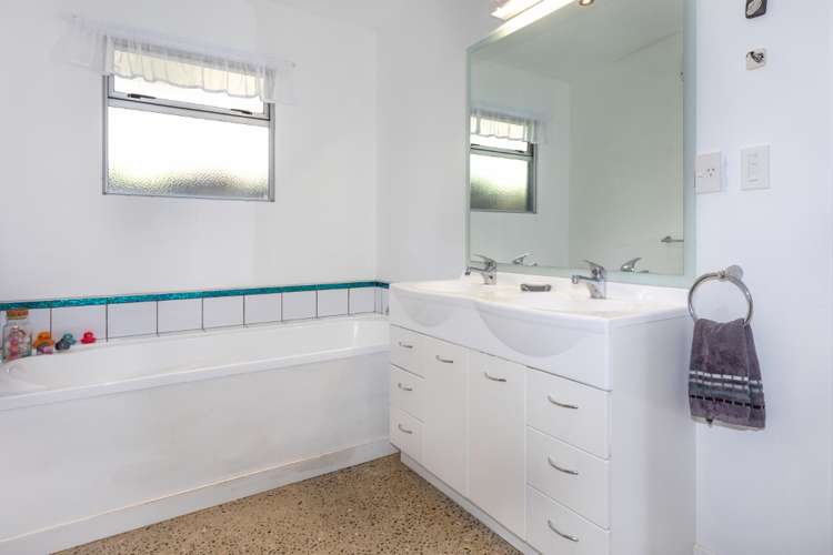 51 Herbert Drive Whangamata_23