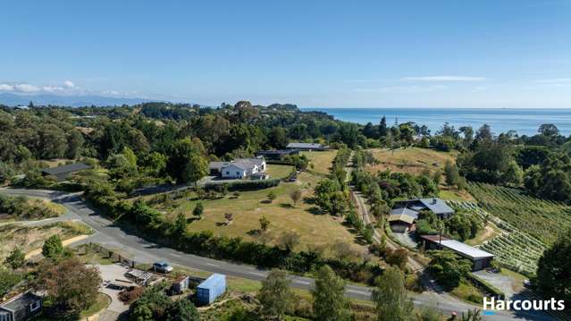 Stunning Ruby Bay Retreat with Bay Views