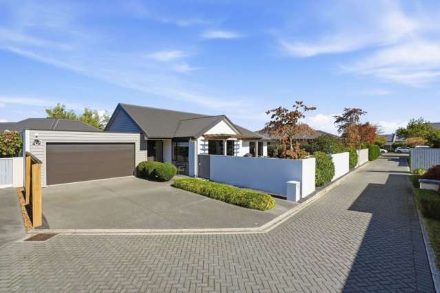 * UNDER OFFER * Charming Abode in Prestigious Northwood