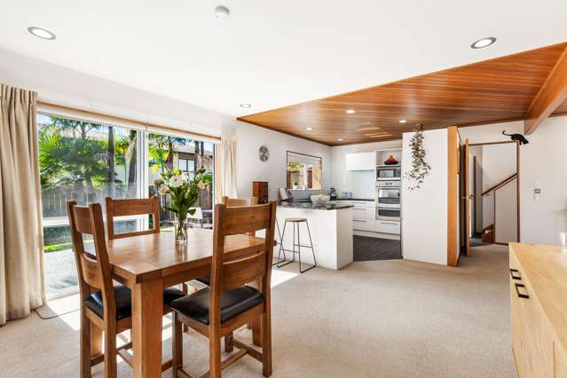 2/1072 Beach Road Torbay_3