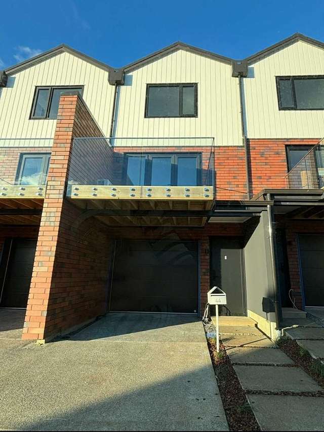 Chic 3BR Townhouse in Mangere