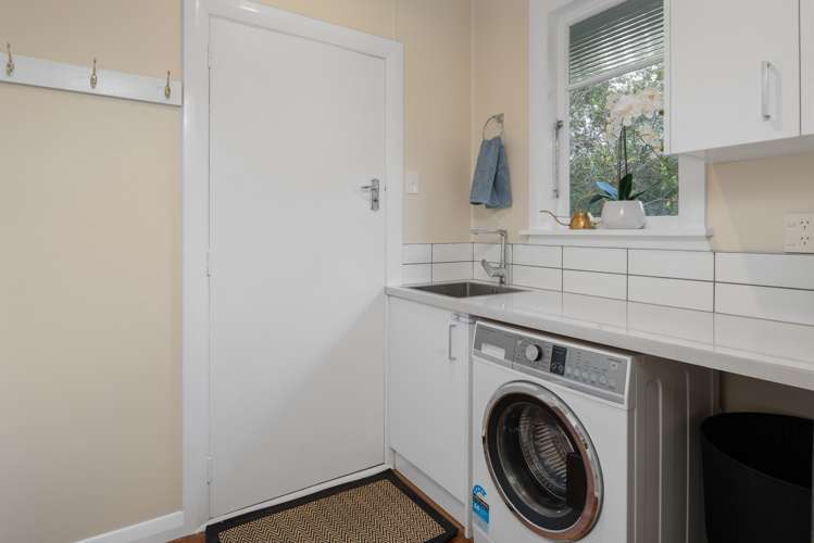 4 Edinburgh Crescent Redwoodtown_13