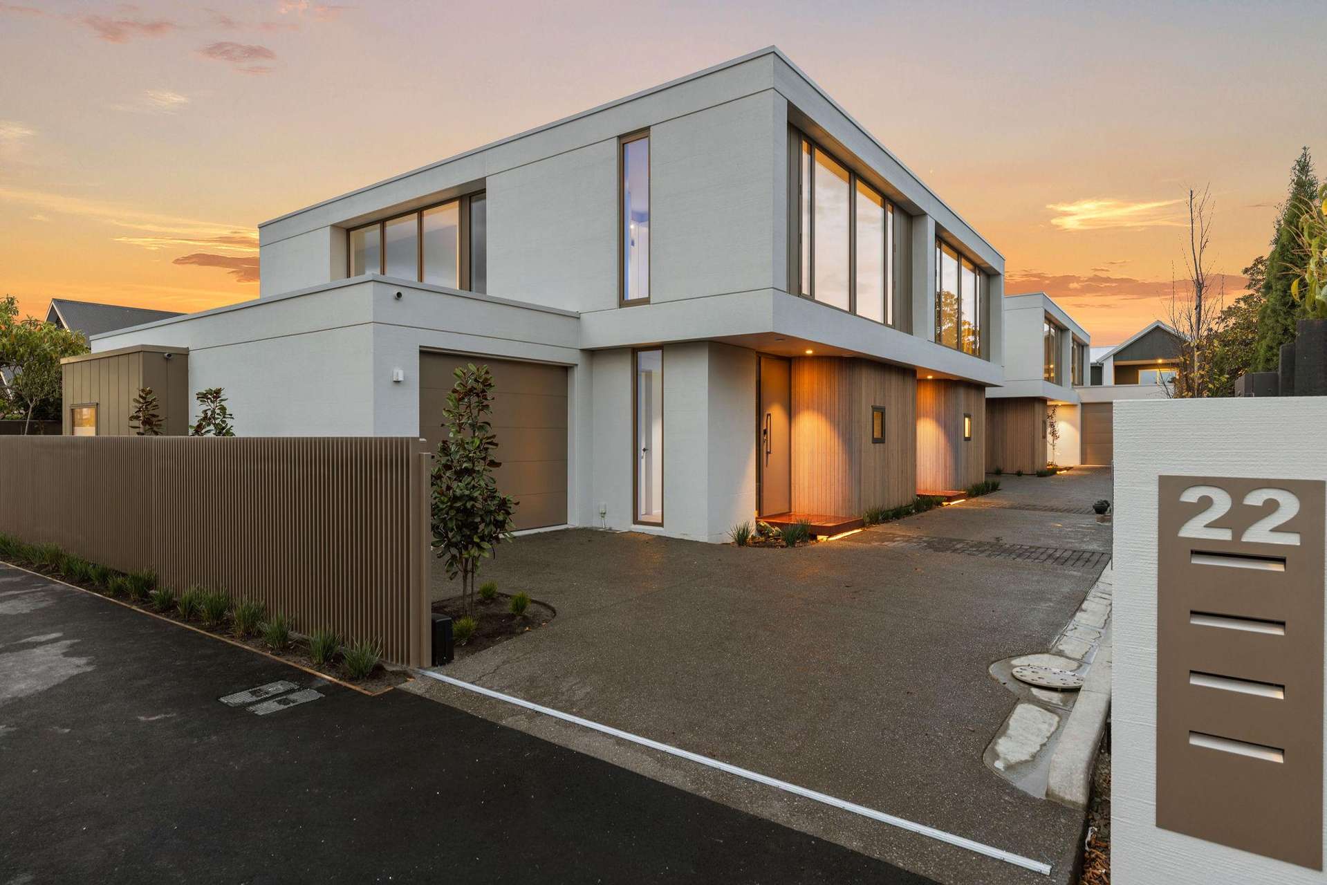 2/22 Clissold Street Merivale_0