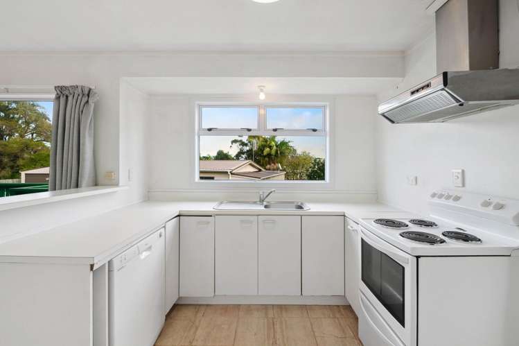 16 Leaming Place Clarks Beach_6