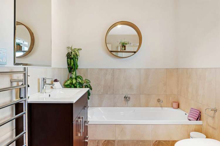 23 Terrasini Drive Flat Bush_32