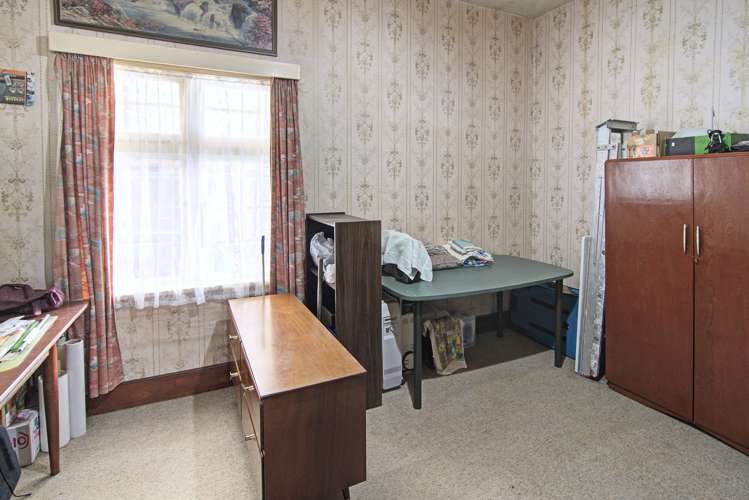 198 High Street South Carterton_12