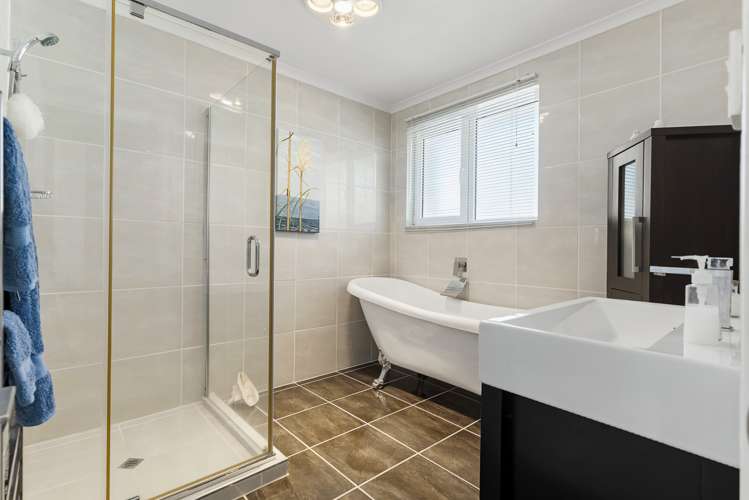 1/7 Colmar Road Mellons Bay_12
