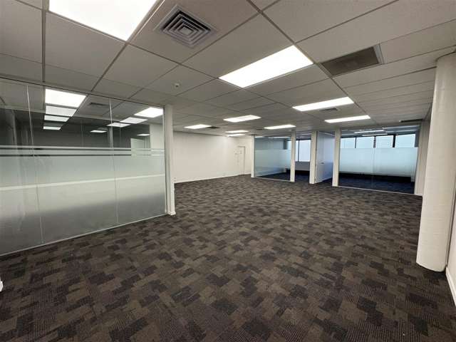 Modern First-Floor Office – 185m² on Great South Road