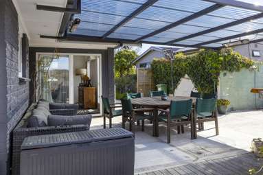 10 Armstrong Grove_2