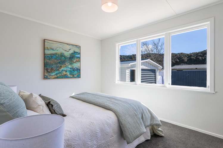 7 Karamea Grove Wainuiomata_10