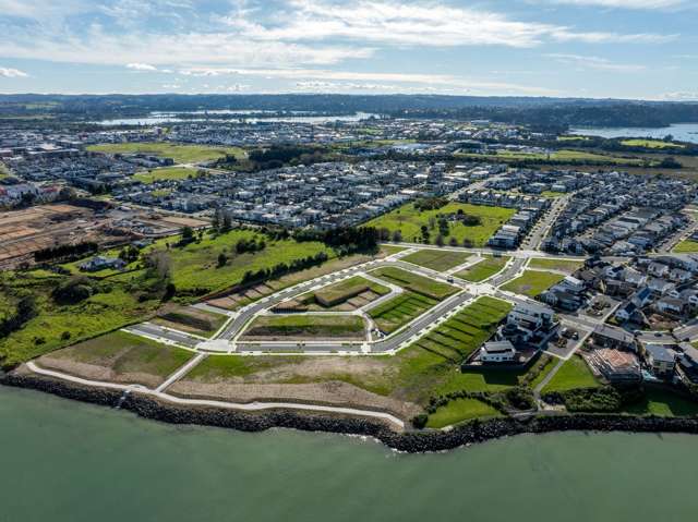 Stunning Sea-Facing Section in Hobsonville