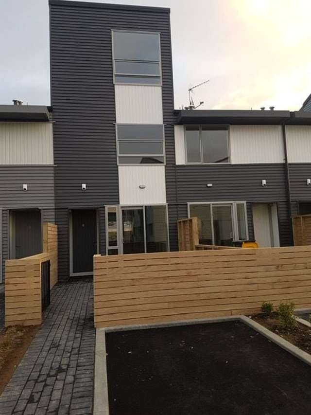 Modern 3 Bedroom Townhouse - Kilbirnie Central