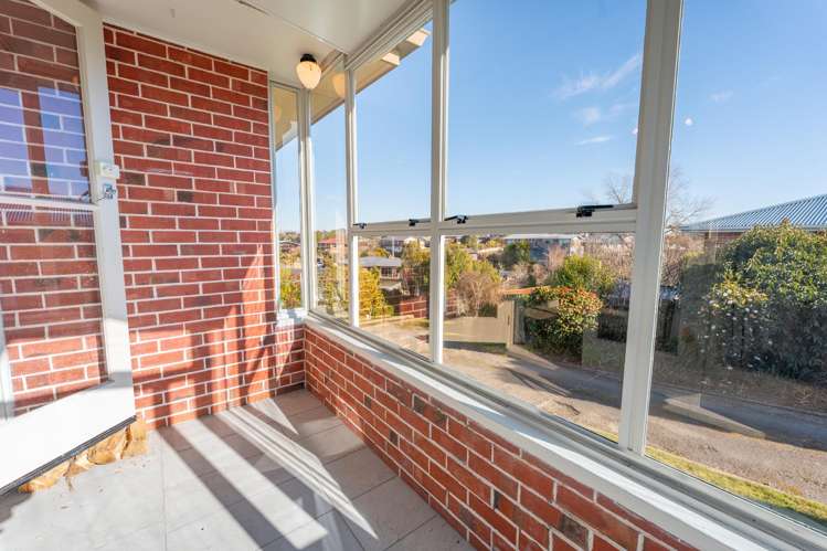 24 Hill View Crescent Highfield_26