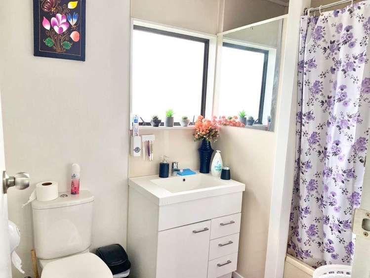 16a Hatherley Place Clendon Park_11