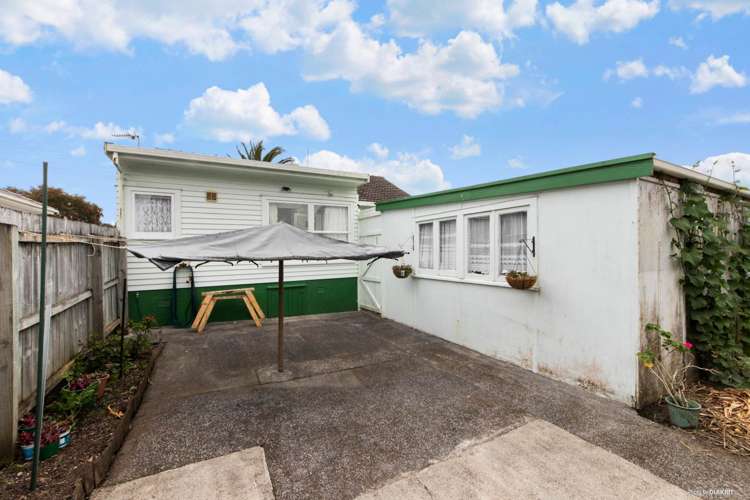 42 Fruitvale Road New Lynn_14