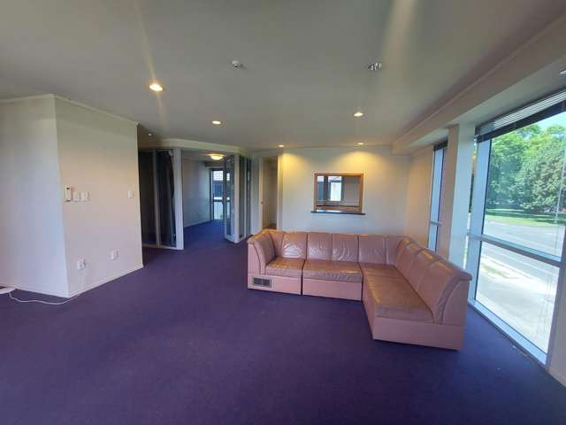 1150C Victoria Street 3295_4