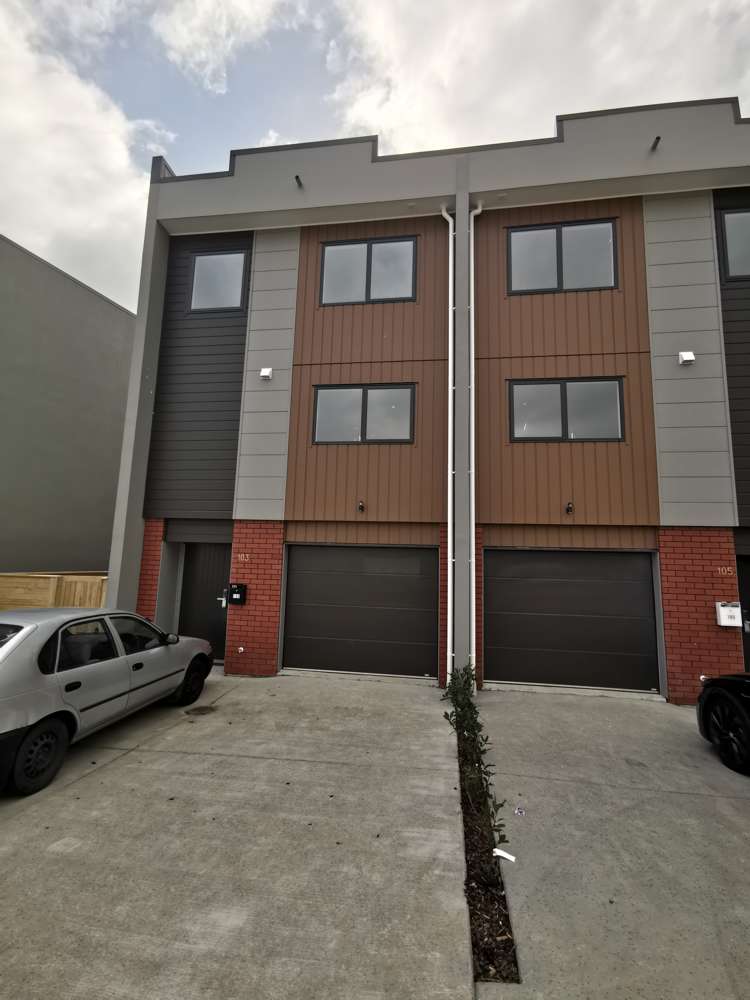 105 Bordeaux Parade Te Atatu South_0