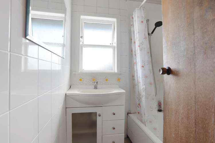 53 Tiroroa Avenue Te Atatu South_11