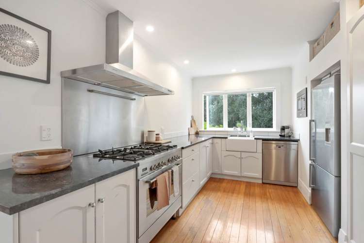 5 Roland Road Greenhithe_8