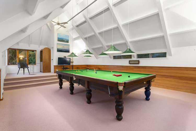 531 Scenic Drive Waiatarua_11