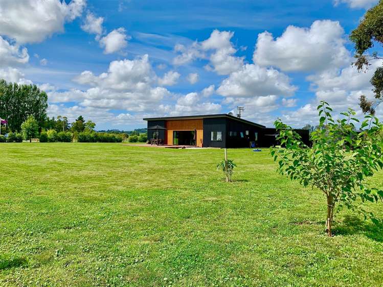 32 Argyll Road Otane_17