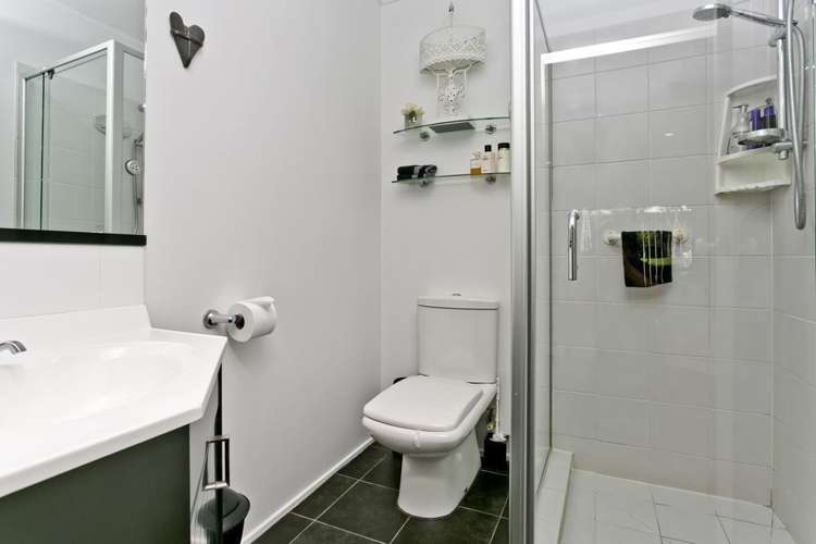 2/7 Seaview Avenue Northcote_15