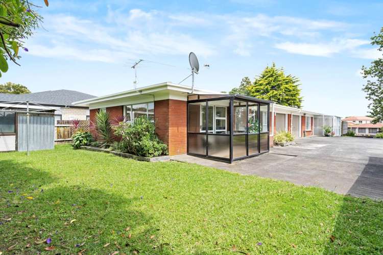 2/211 Edmonton Road Te Atatu South_0