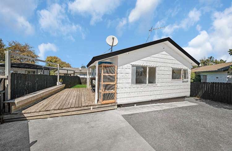 2/7 Barneys Farm Road Clendon Park_13