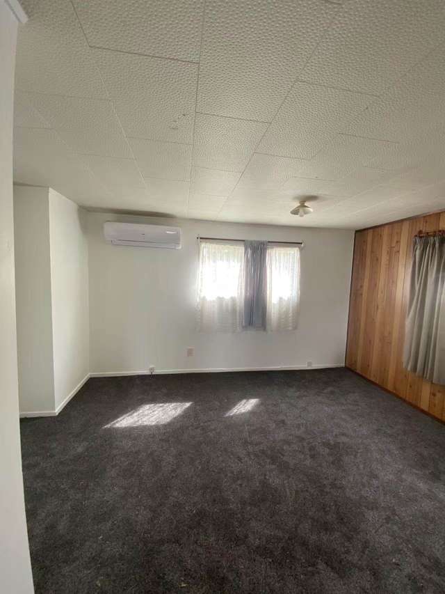 Convenient & Cozy 2-Bedroom Home in Kelston