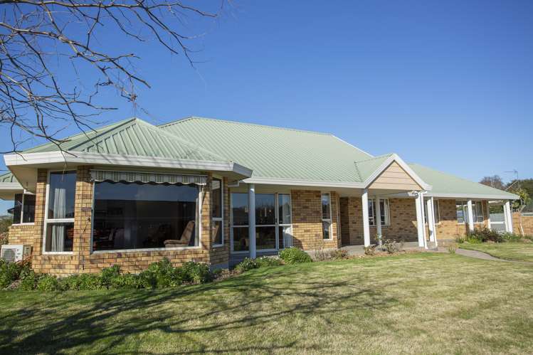 98 Pages Road Allenton_21