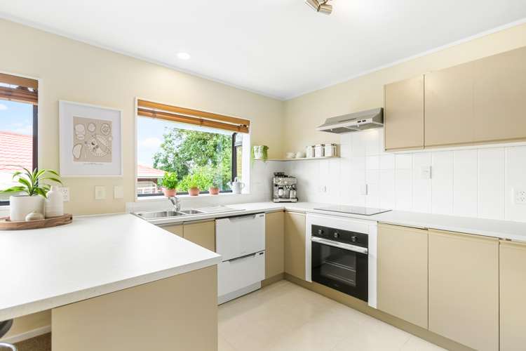 2/88 Gosford Drive Botany Downs_9