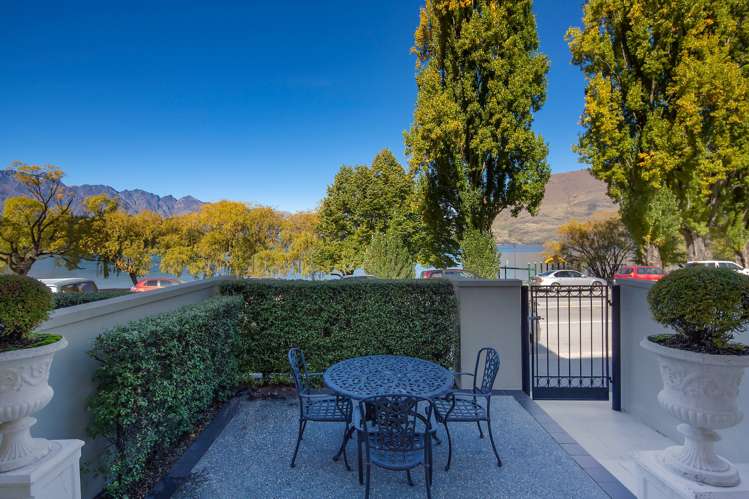 8/70 Lake Esplanade Queenstown_8