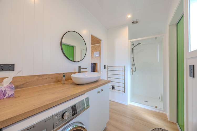 48 Flora Dora Parade Lake Hawea_9