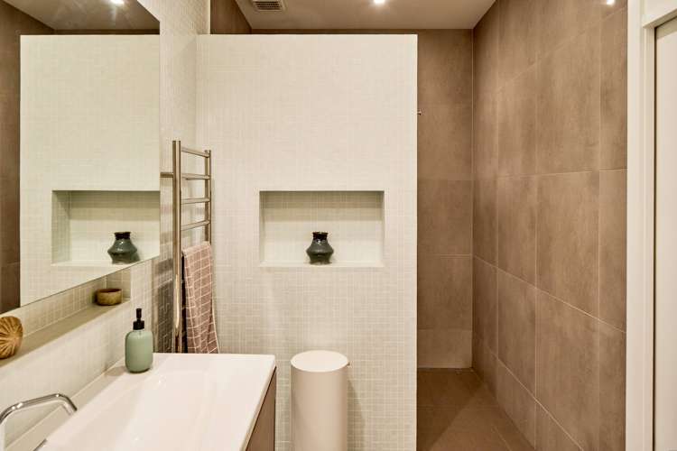 4 Francis Bell Grove Lowry Bay_19