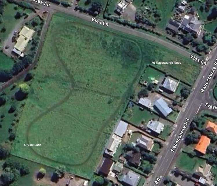 76 Racecourse Road_5