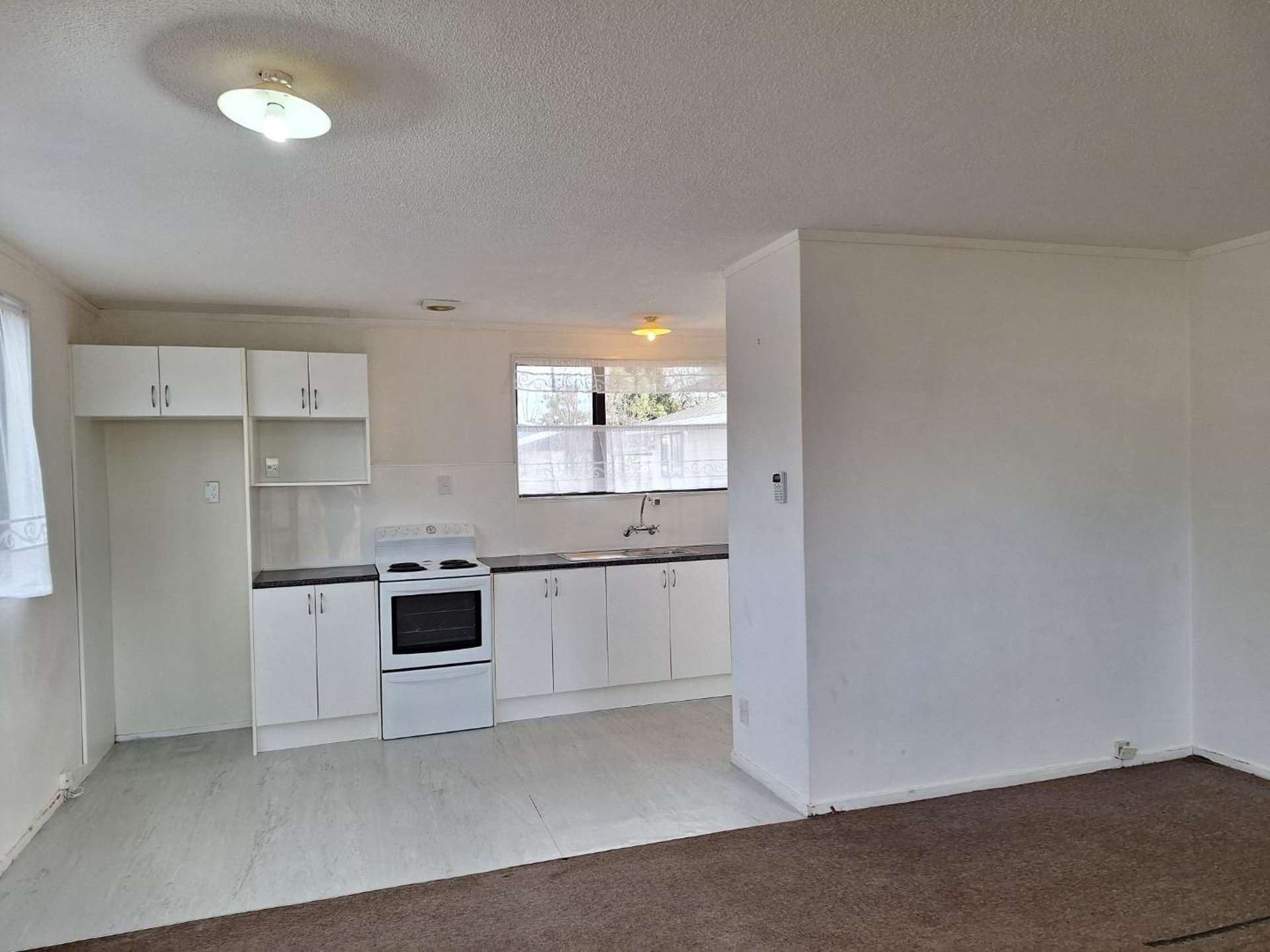 2/61 Redcrest Ave 10939_0