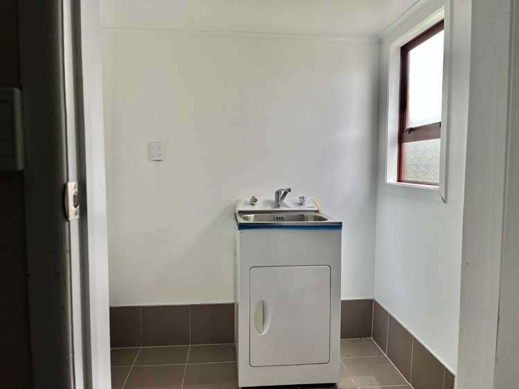 38 Tudor Road Henderson_14