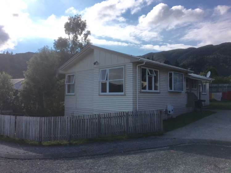 19 Helvetia Grove Naenae_1