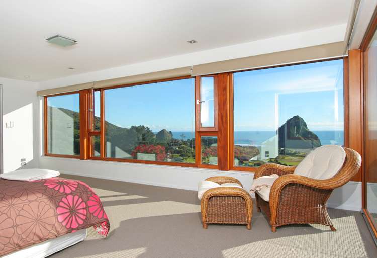 27 Glenesk Road Piha_10
