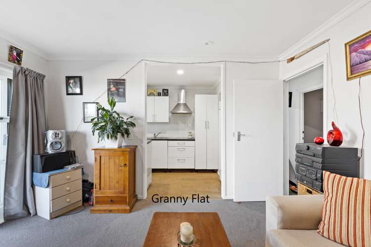 89 Roberts Road Matakatia_21