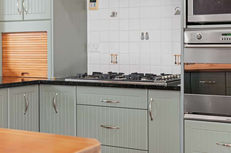 16 Thistlewood Avenue Hamilton East_5