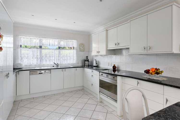 16 Waimanu Bay Drive Te Atatu Peninsula_13