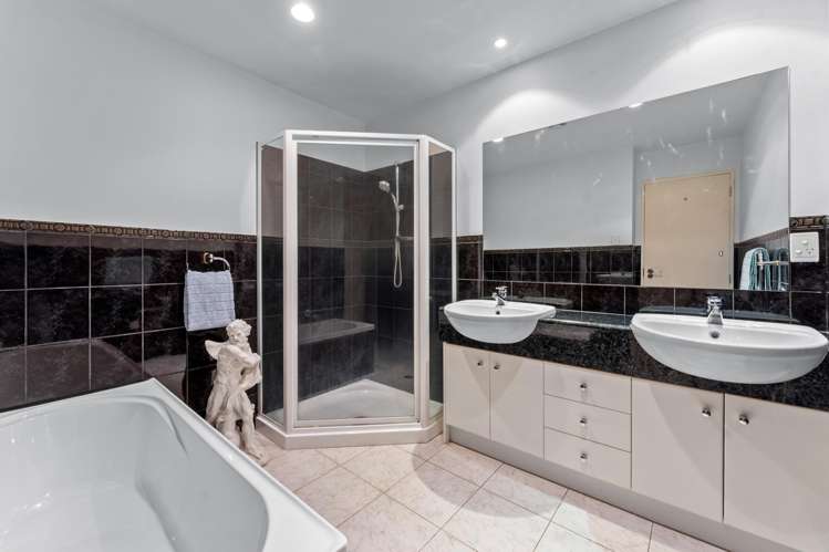 4E/175 Hurstmere Road Takapuna_17