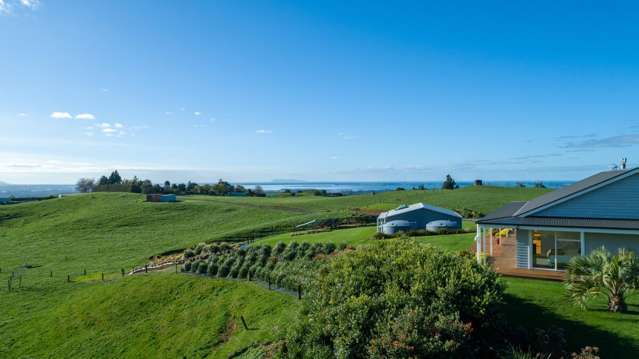 Modern Off-Grid Living in a Stunning Rural Setting