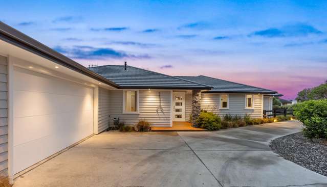 Stylish & Modern | Beachside Sophistication