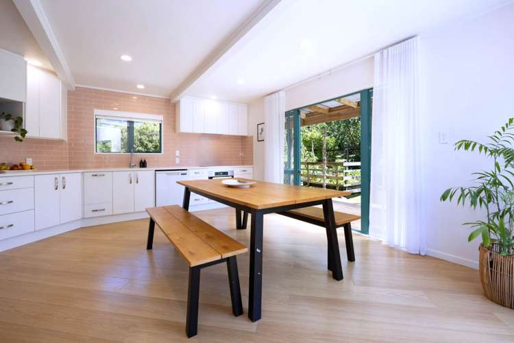 24 Rauhuia Crescent Parau_7