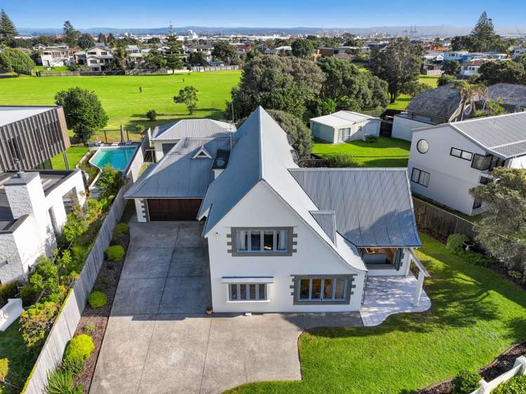 24 Oceanbeach Road Mount Maunganui_1