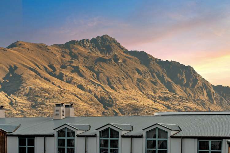 2/15 Melbourne Street Queenstown_11