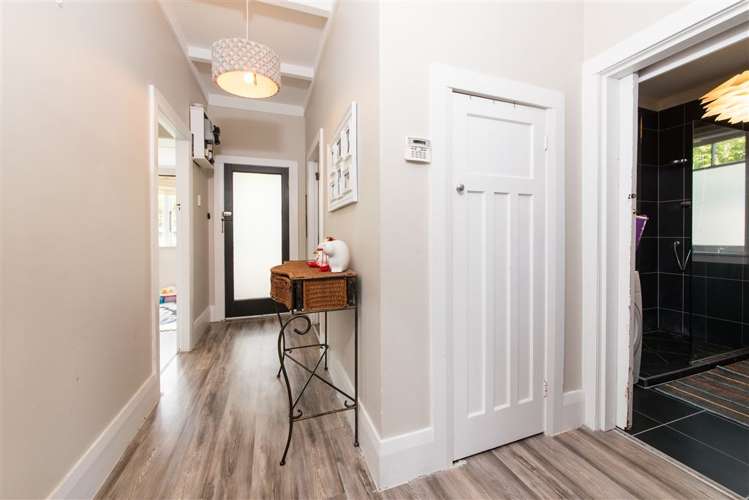 7 Craigbank Avenue New Lynn_9